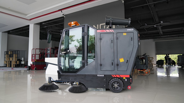 駕駛式掃地機是大面積清潔的選擇 駕駛式掃地機是大面積清潔的選擇