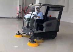 電動(dòng)掃地車廠家哪家好？?jī)r(jià)格怎么樣